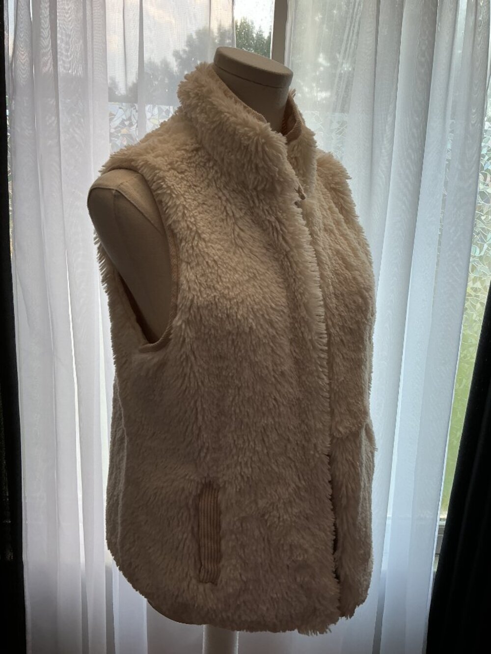 Thread & Supply Wubby Reversible Sherpa Quilted Vest Cream Beige Medium Full Zip - Picture 4 of 15